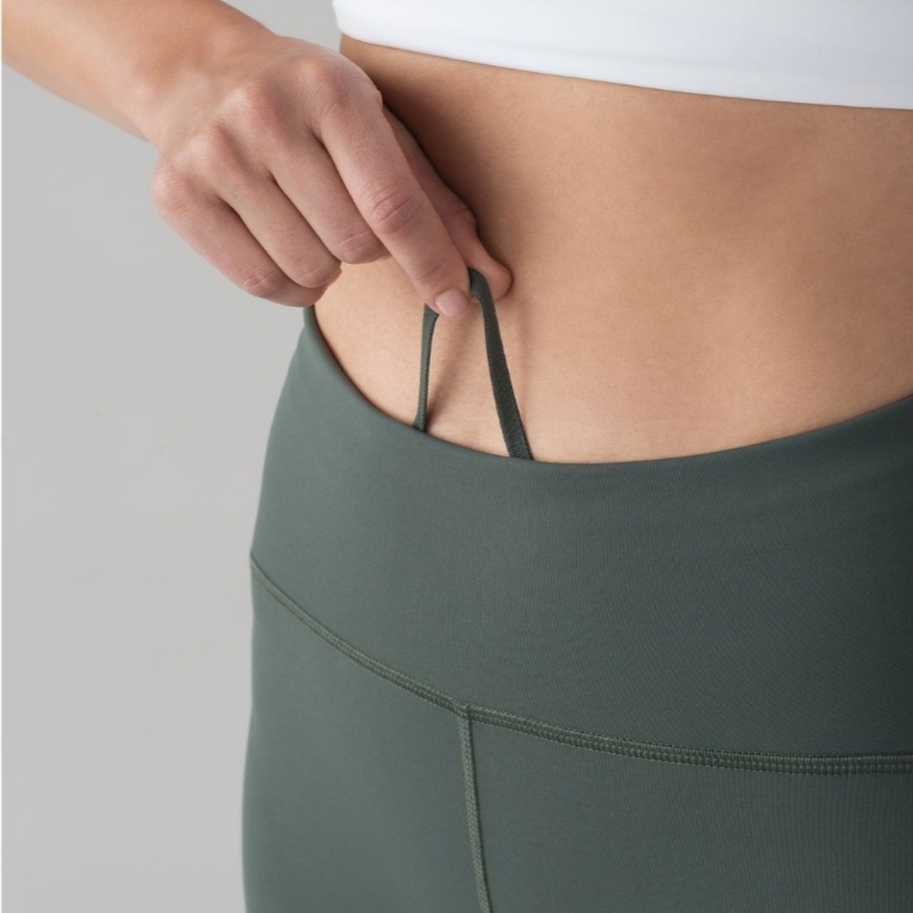 Lululemon Train Times Crop (17"), Size 6 - Picture 7 of 12
